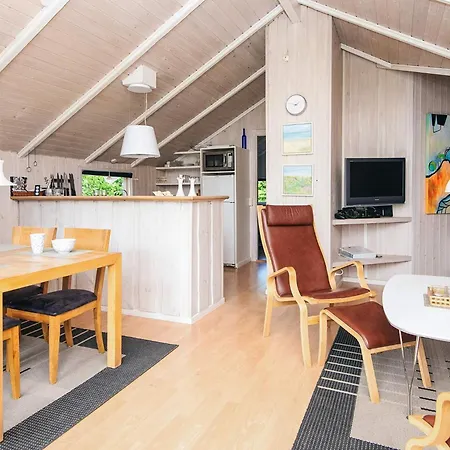 Whirlpool Cottage Oasis-By Traum *