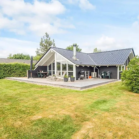 Whirlpool Cottage Oasis-By Traum